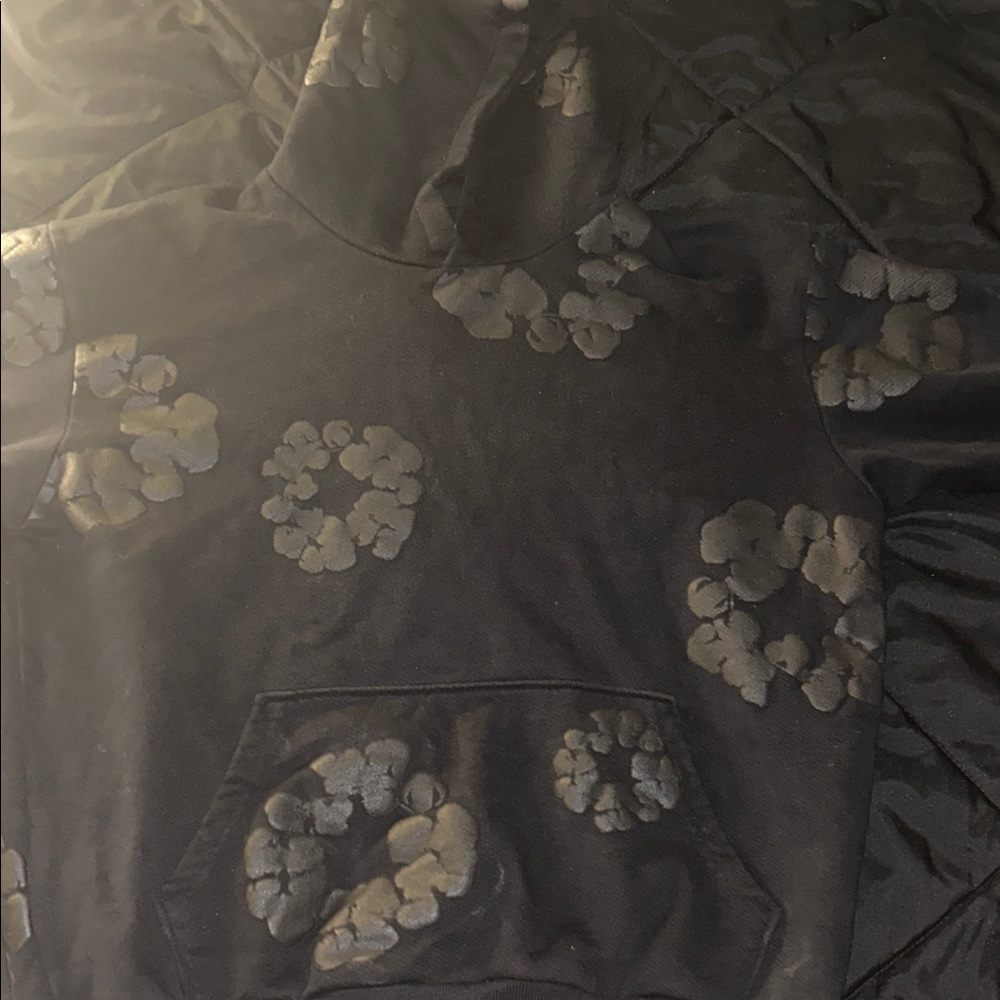 Stylish Black Patterned Puffer Jacket - image 1